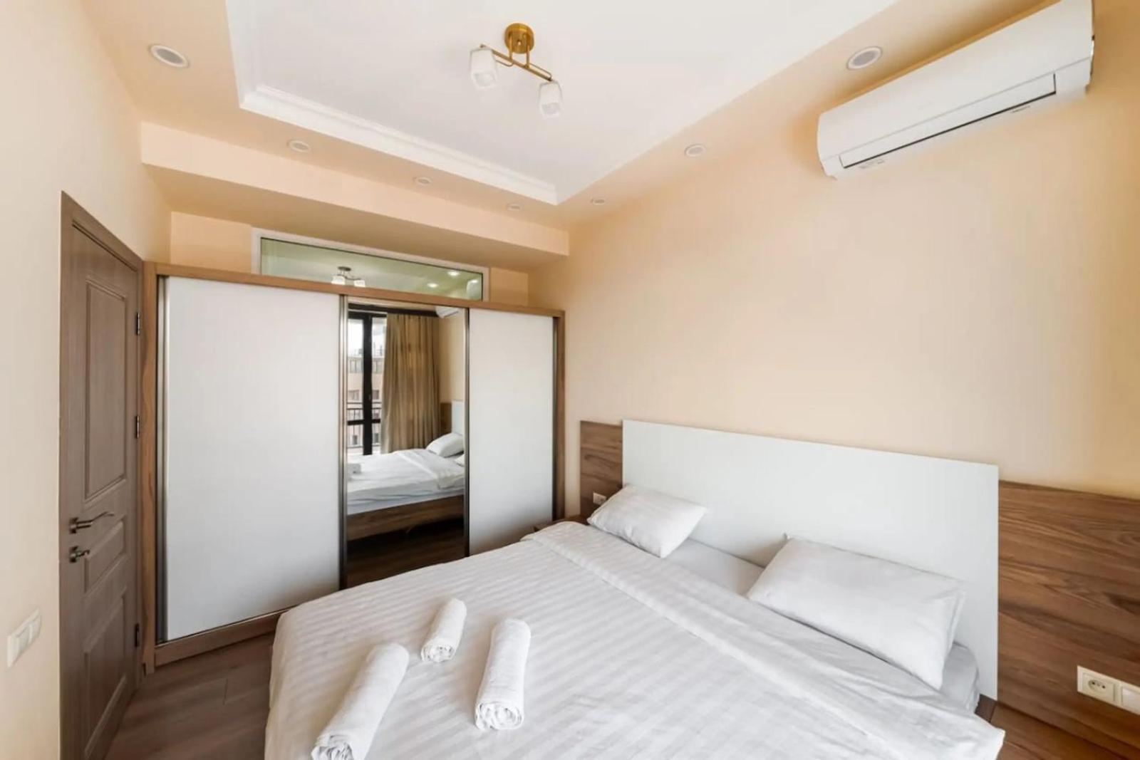 Fantastic Apartments Near Republic Square, Perfect Location, Mystreet Company เยเรวาน ภายนอก รูปภาพ