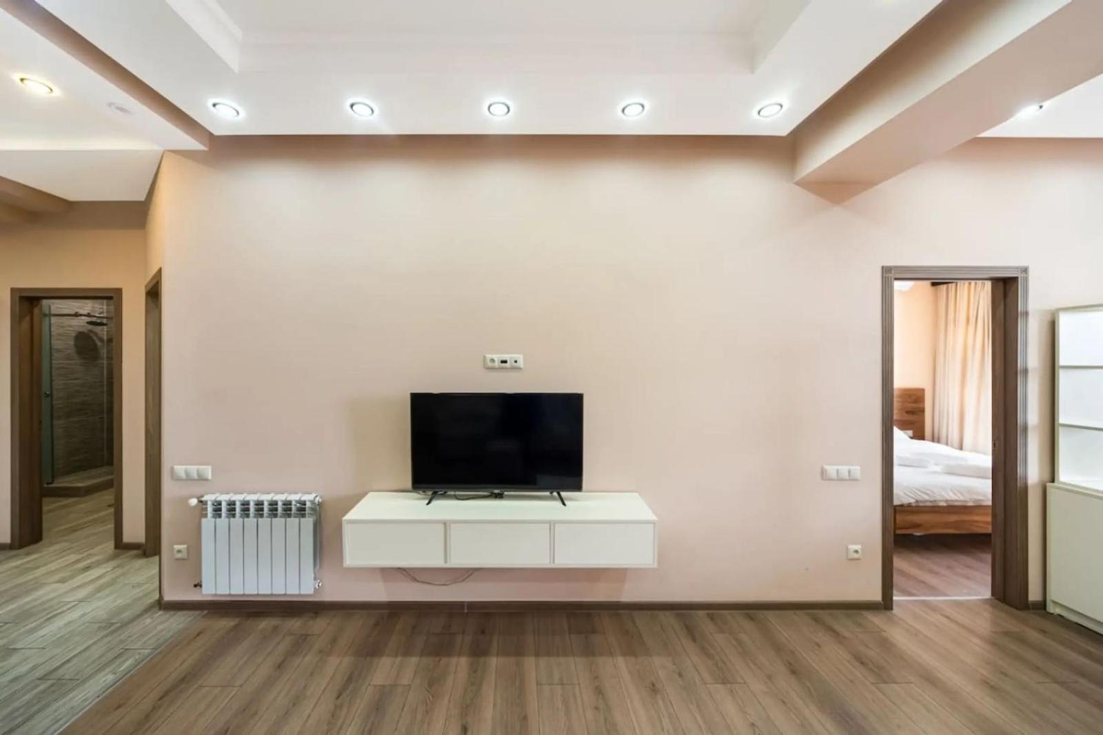Fantastic Apartments Near Republic Square, Perfect Location, Mystreet Company เยเรวาน ภายนอก รูปภาพ